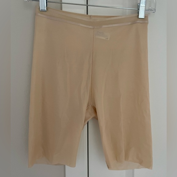 Maidenform Beige Shapewear Shorts, Women’s Medium, Lightweight Tan Compression - Picture 1 of 7